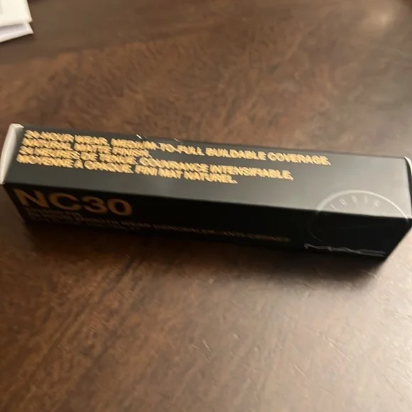 - Mac concealer NC30